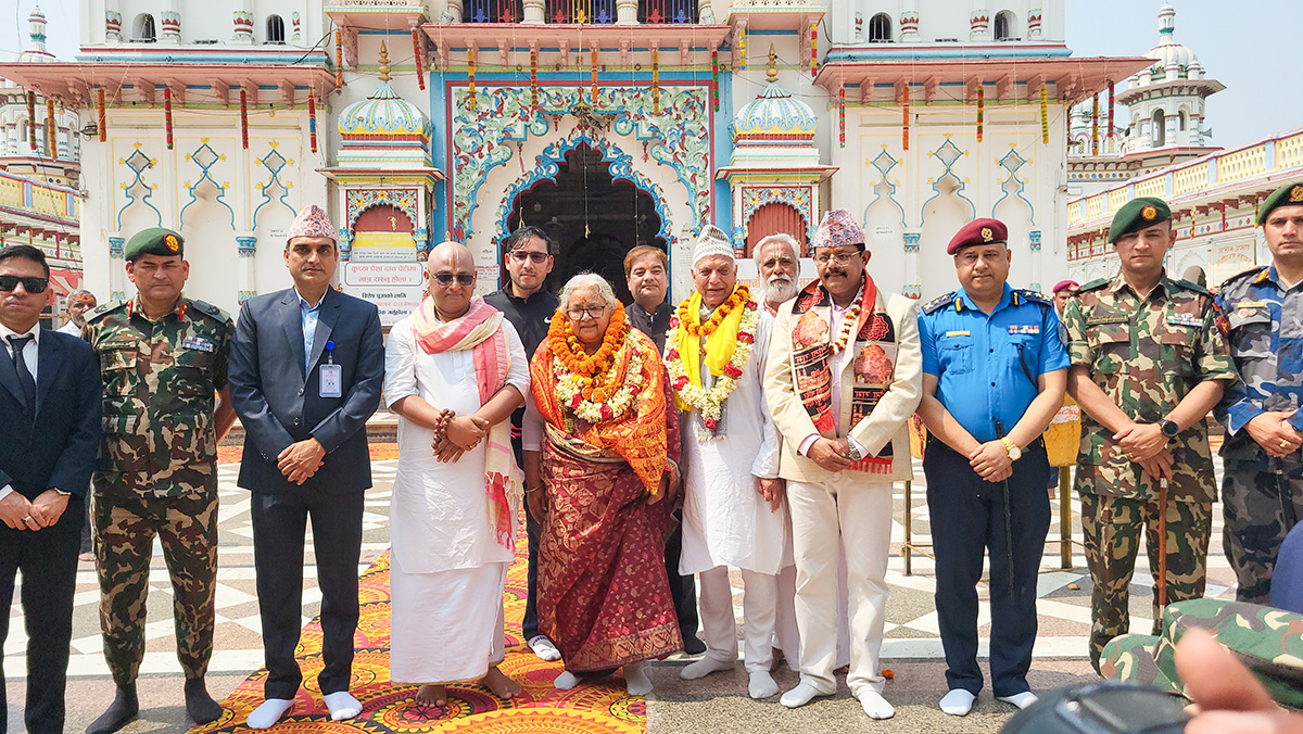 प्रधानमन्त्री सुशीला कार्कीले गरिन् जानकी मन्दिरमा पूजा [तस्विरहरू]