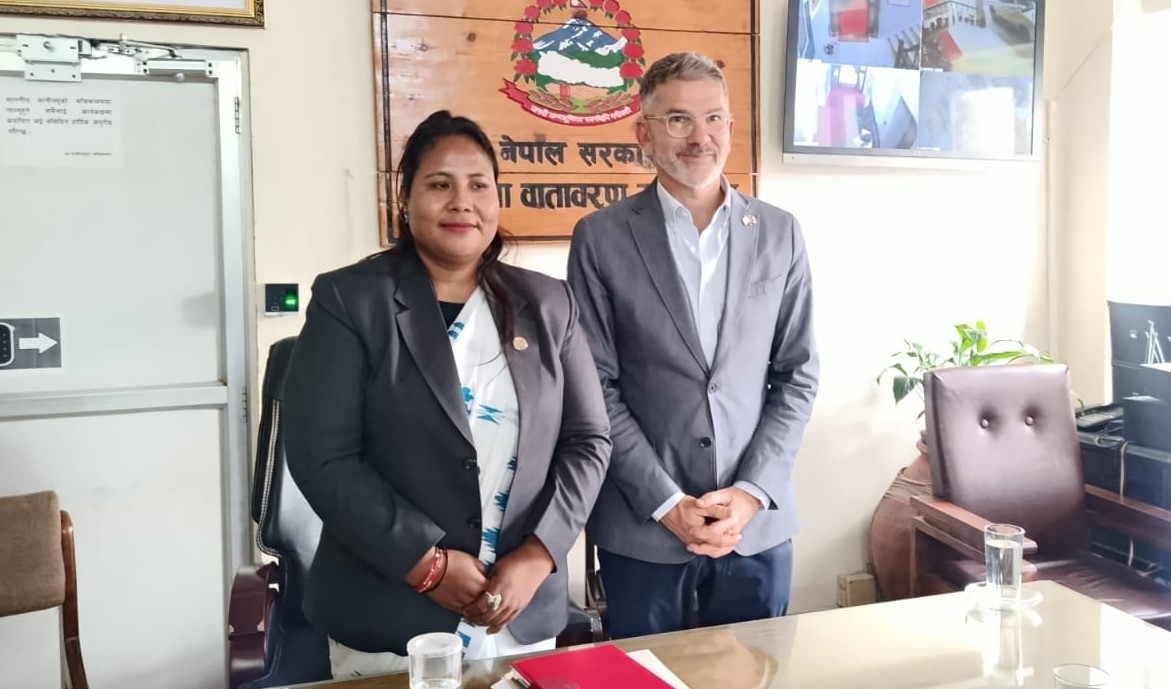 मन्त्री चौधरी र श्रीलङ्काका देशीय निर्देशक डेभिड सिस्लेनबीच भेटवार्ता