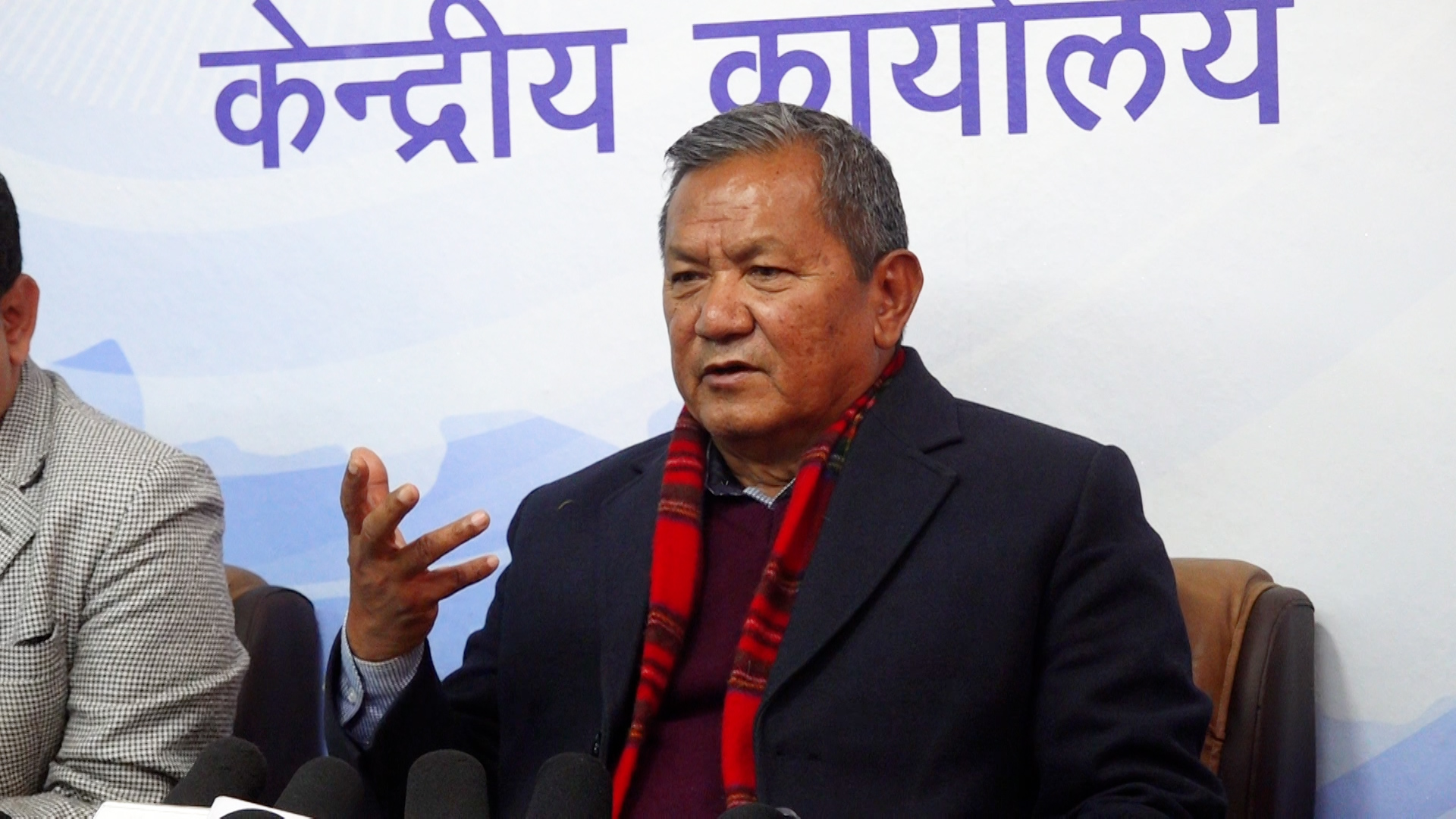 पूराना पार्टीका कमजोरीहरुलाई देखाएर संविधानमाथि आक्रमण भयो : उपाध्यक्ष गुरुङ