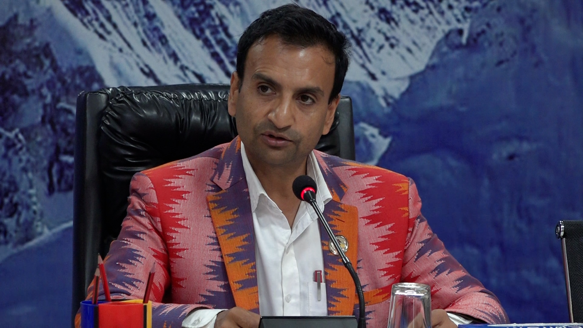 सडक सुरक्षा विधेयक अघि बढ्यो, राजमार्ग मर्मतका लागि असारभित्रै ठेक्का आह्वान हुने