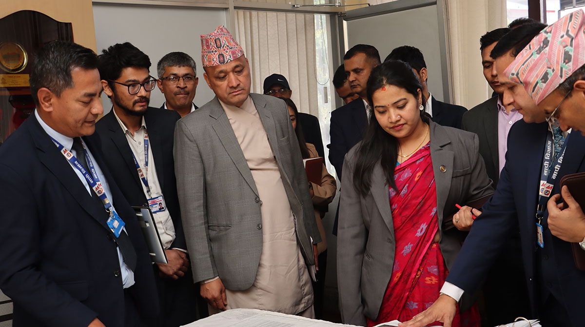 अनुगमनपछि कर्मचारीलाई मन्त्री रावलको निर्देशन- मन्त्रीलाई होइन सेवाग्राहीलाई खुसी पार्नुहोस्