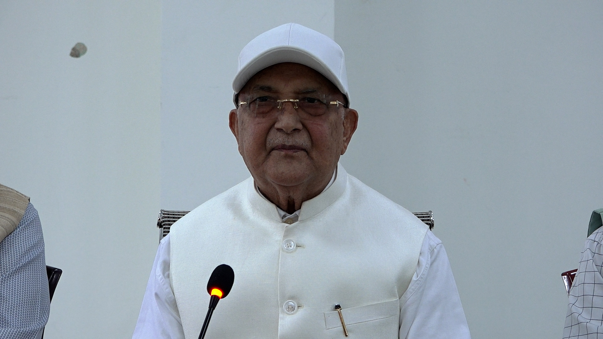 ओलीको टिप्पणी– १०० दिनको सरकार उम्लिएको दूधजस्तो छ, होस–हवासमा छैन