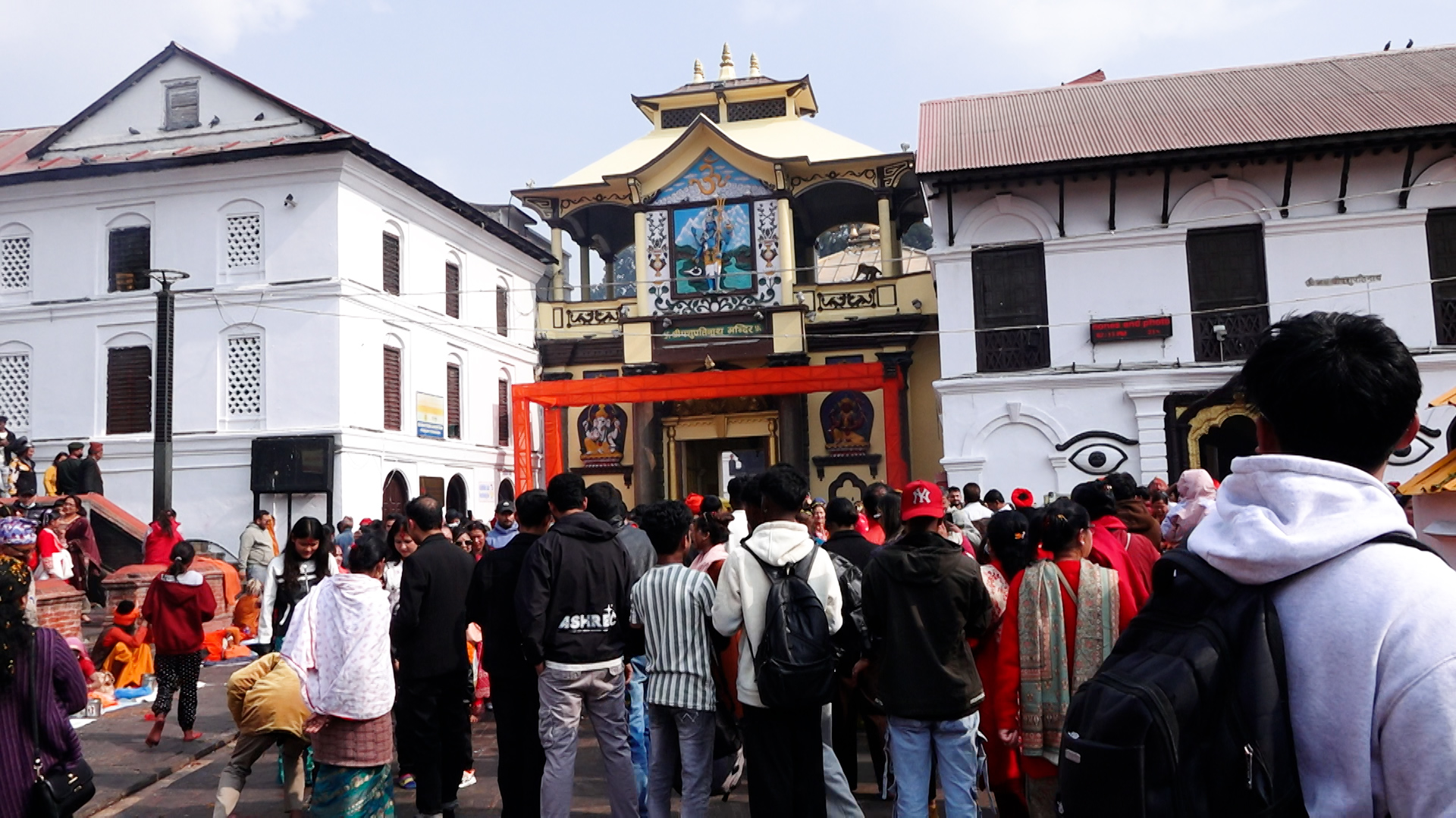 महाशिवरात्रीका लागि सिंगारिदै पशुपतिनाथ [तस्बिरहरू]