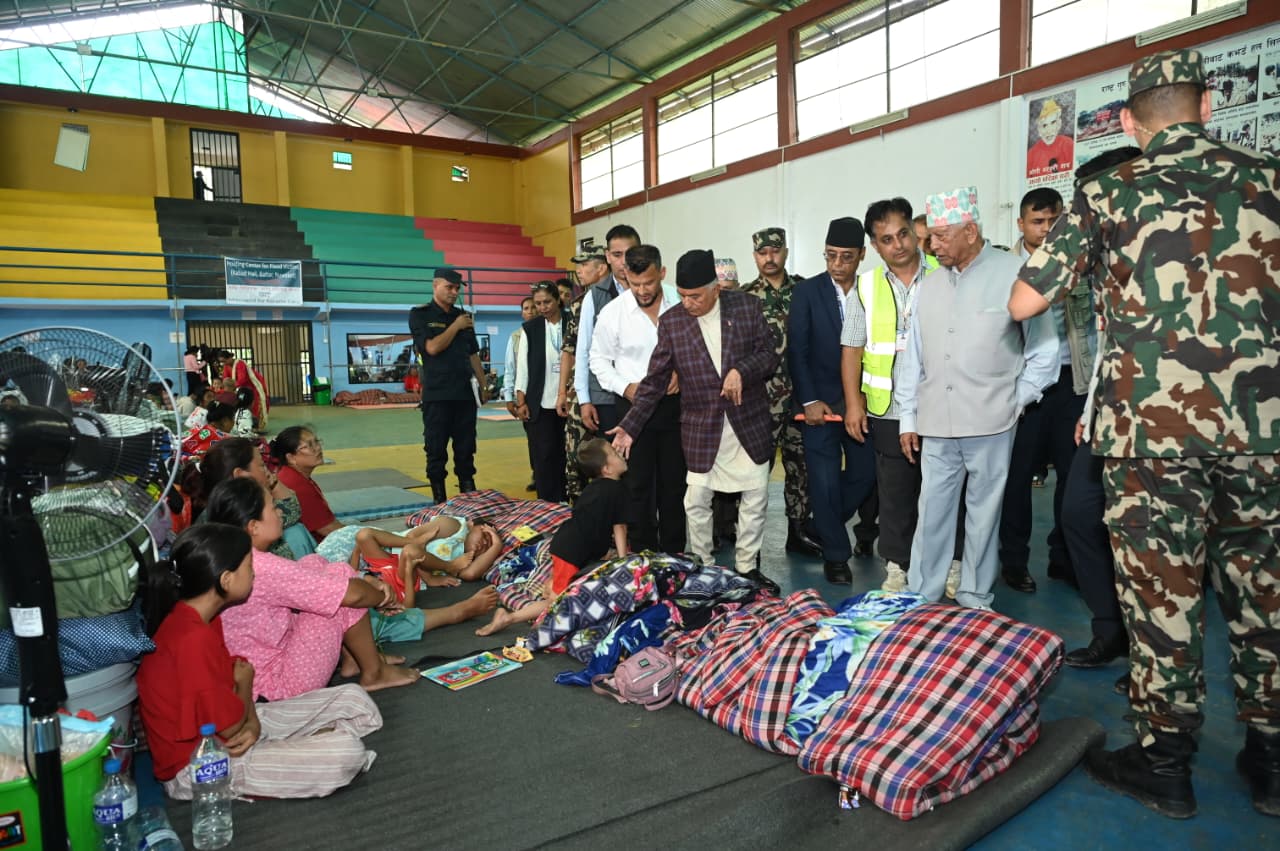 बाढीबाट प्रभावितलाई भेट्न नुवाकोट पुगे राष्ट्रपित पौडेल