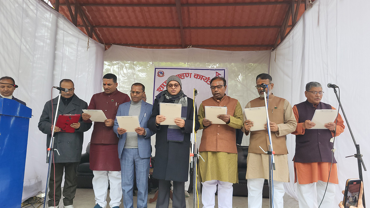 मधेश प्रदेशमा मन्त्रिपरिषद् विस्तार,६ जना मन्त्रीले लिए सपथ