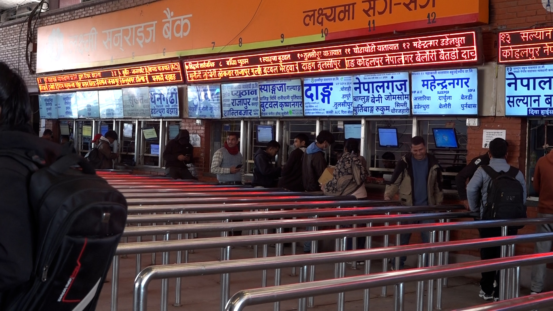 निर्वाचन चहलपहल : सार्वजनिक गाडीहरुमा न्यून चाप, रिर्जभ गर्नेहरू बढे