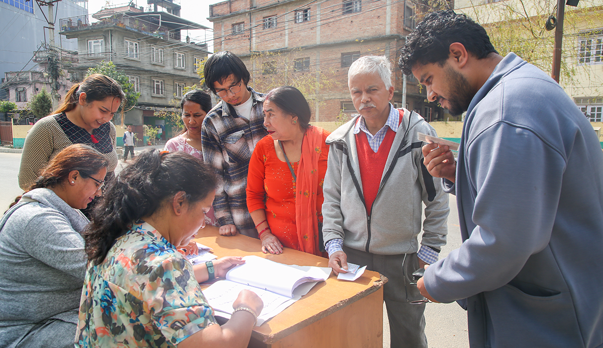 निवर्चान आयोगले भन्याे- दिउँसो १ बजेसम्म साढे ४४ लाखभन्दा बढी मत खस्यो