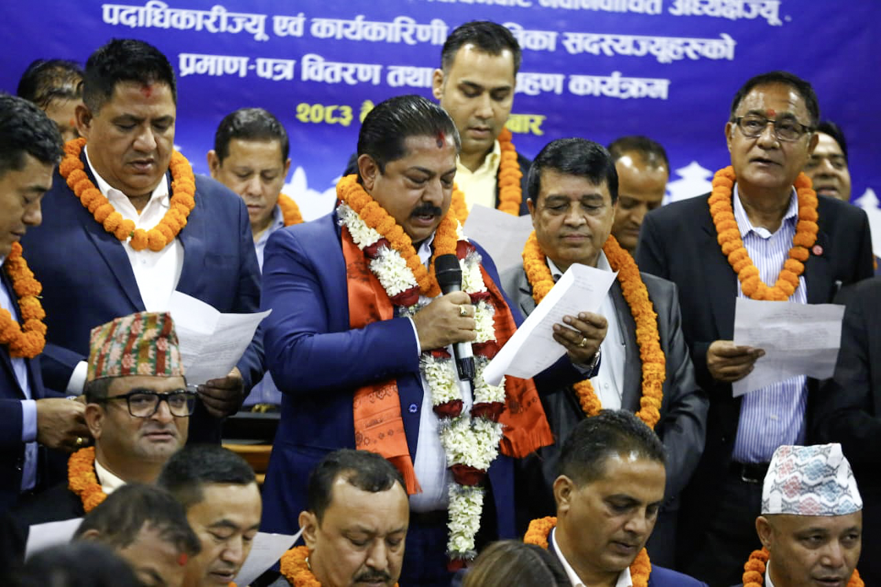 महासंघ अध्यक्ष अन्जन श्रेष्ठले लिए शपथ
