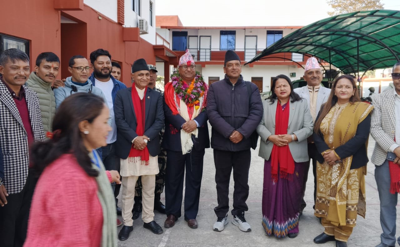 सुर्खेत २ बाट देवकोटा, मल्ल र सापकोटाले गराए उम्मेदवारी दर्ता