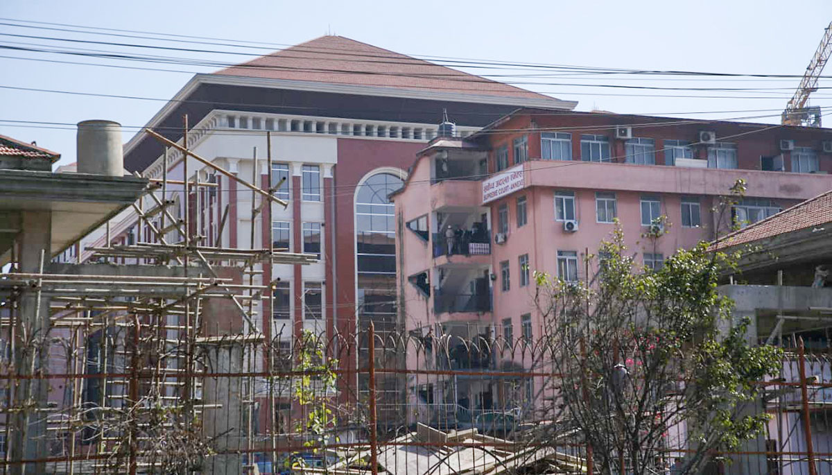 धमाधम पुनर्निर्माण हुँदै सर्वोच्च [तस्बिरहरू]