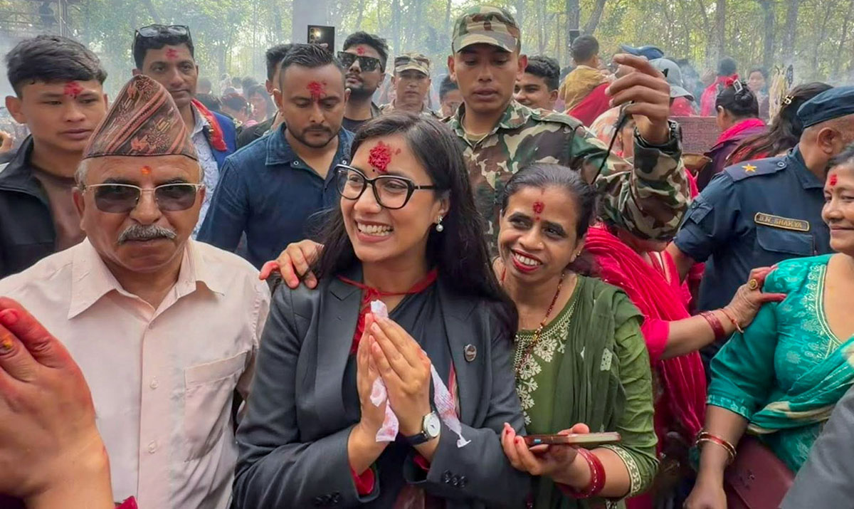 मन्त्री गौतमद्वारा चितवन राष्ट्रिय निकुञ्जस्थित विक्रम बाबा स्थलमा पूजा