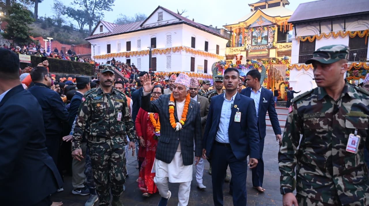 राष्ट्रपति पौडेल गरे पशुपतिनाथ मन्दिरमा पूजाआराधना