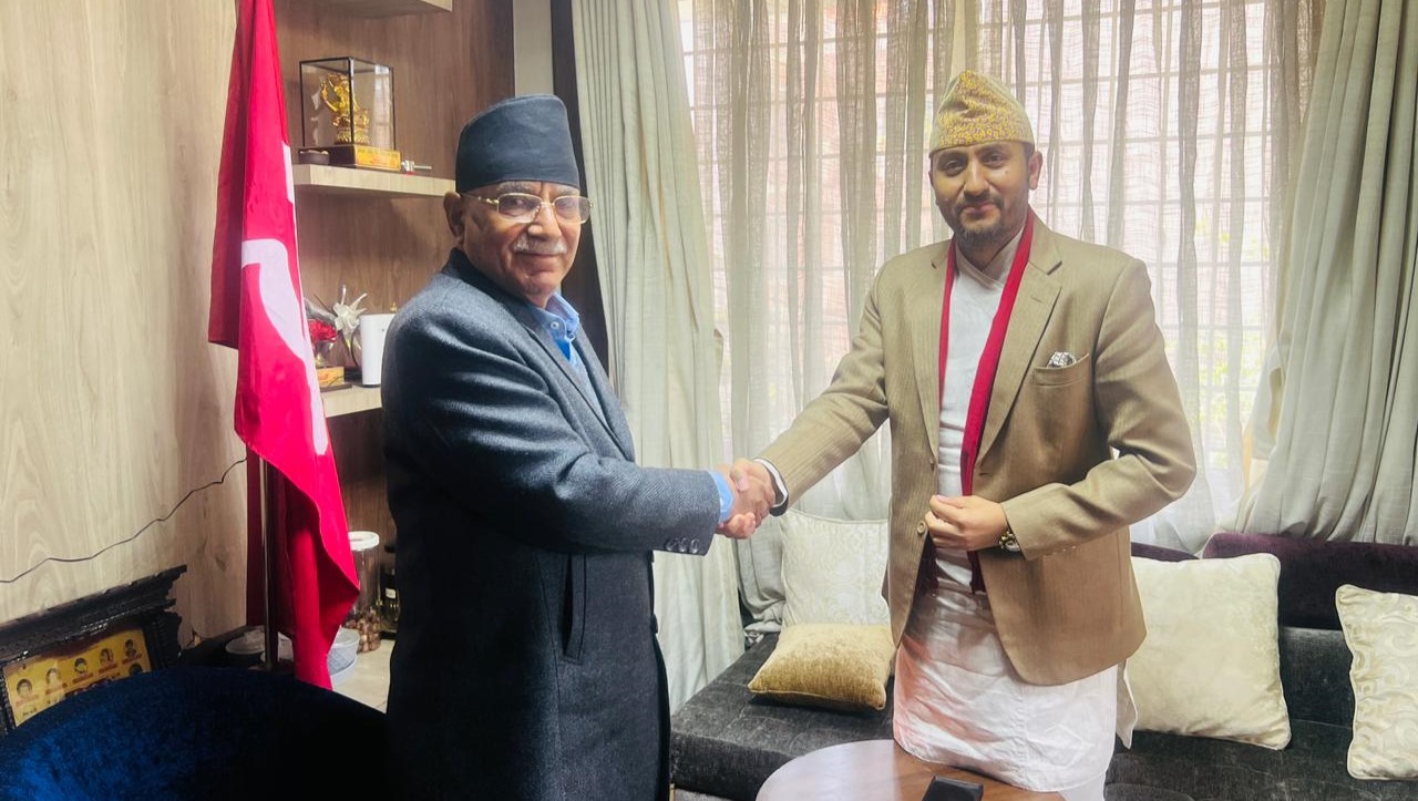 सञ्चारमन्त्री खरेल र दाहालबीच भेटवार्ता