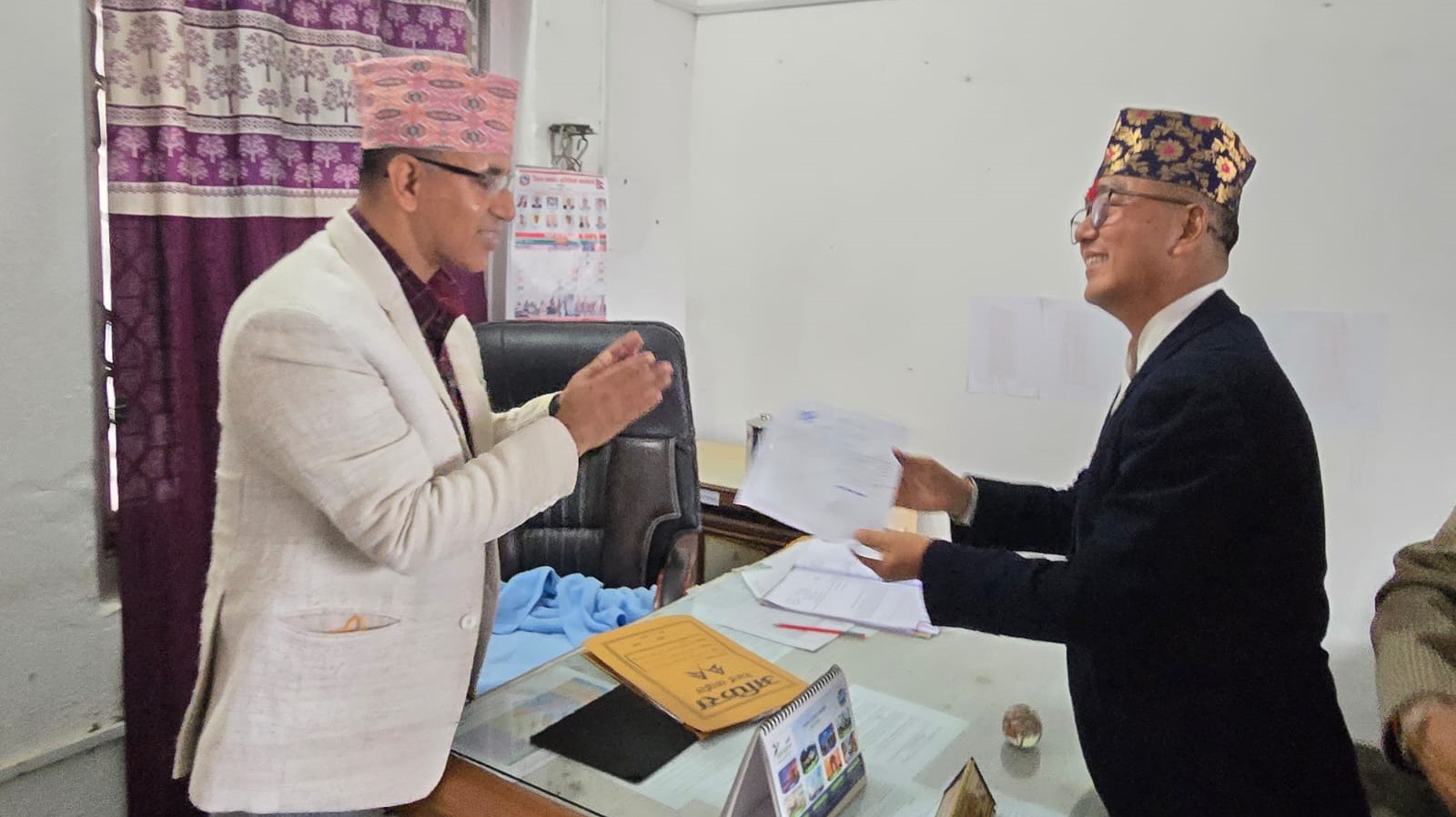 झापा पुगेर अध्यक्ष लिङ्देनले गराए उम्मेदवारी दर्ता