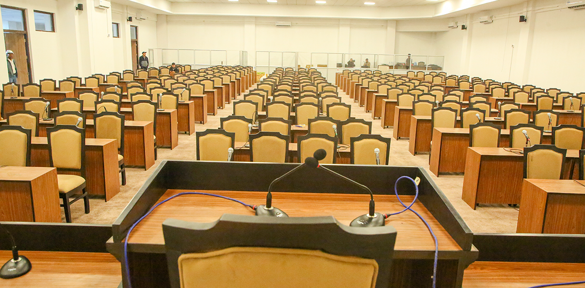 यसरी हुँदै छ नयाँ सांसदहरुको पहिलो बैठकका लागि अस्थायी बैठक कक्षको तयारी [फोटो फिचर]