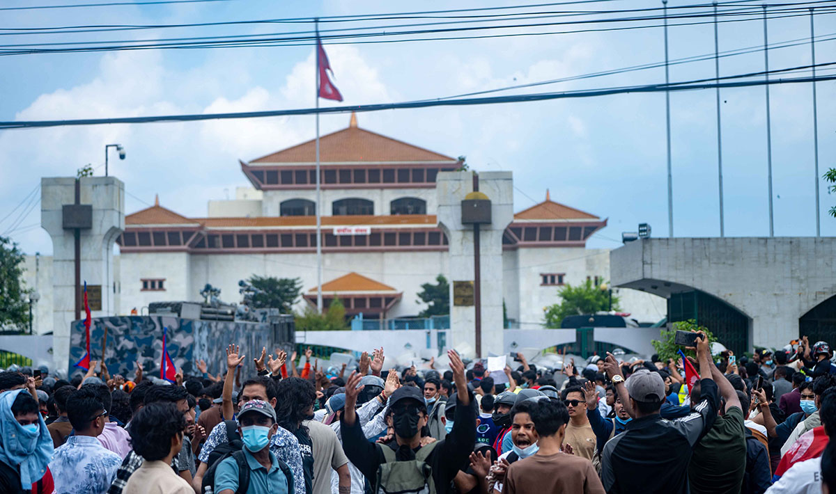 प्रतिनिधिसभा विघटन असंवैधानिक भन्दै विघटन फिर्ता गर्न ८ दलको माग