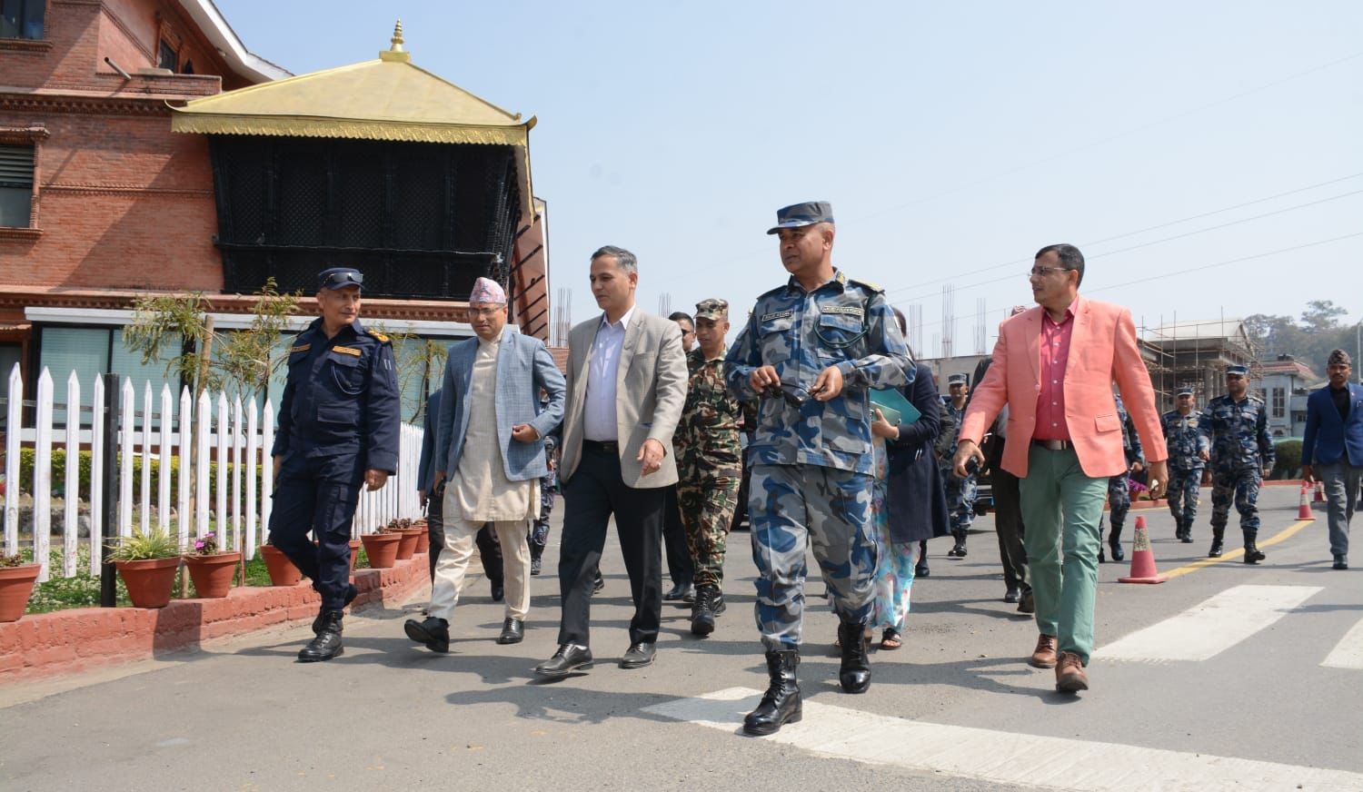 गृहमन्त्री अर्यालसहित उच्च अधिकारीबाट उपत्यकाका विभिन्न मतदान स्थलको अनुगमन