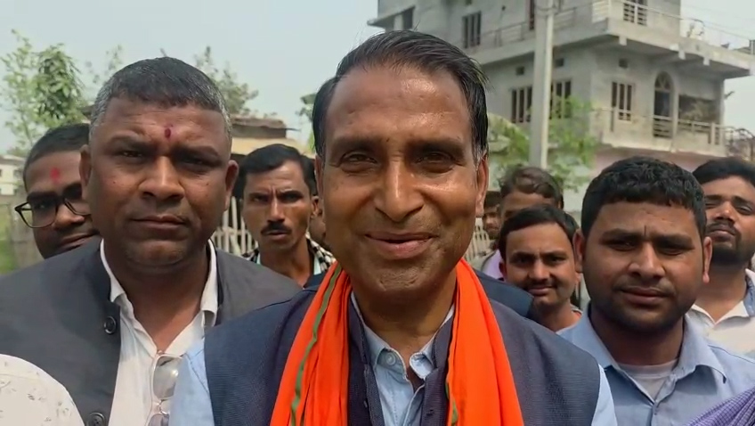 रौतहट–१ मा रास्वपाको सानदार जित, ‘हेभीवेट’ माधव नेपाल पराजित 