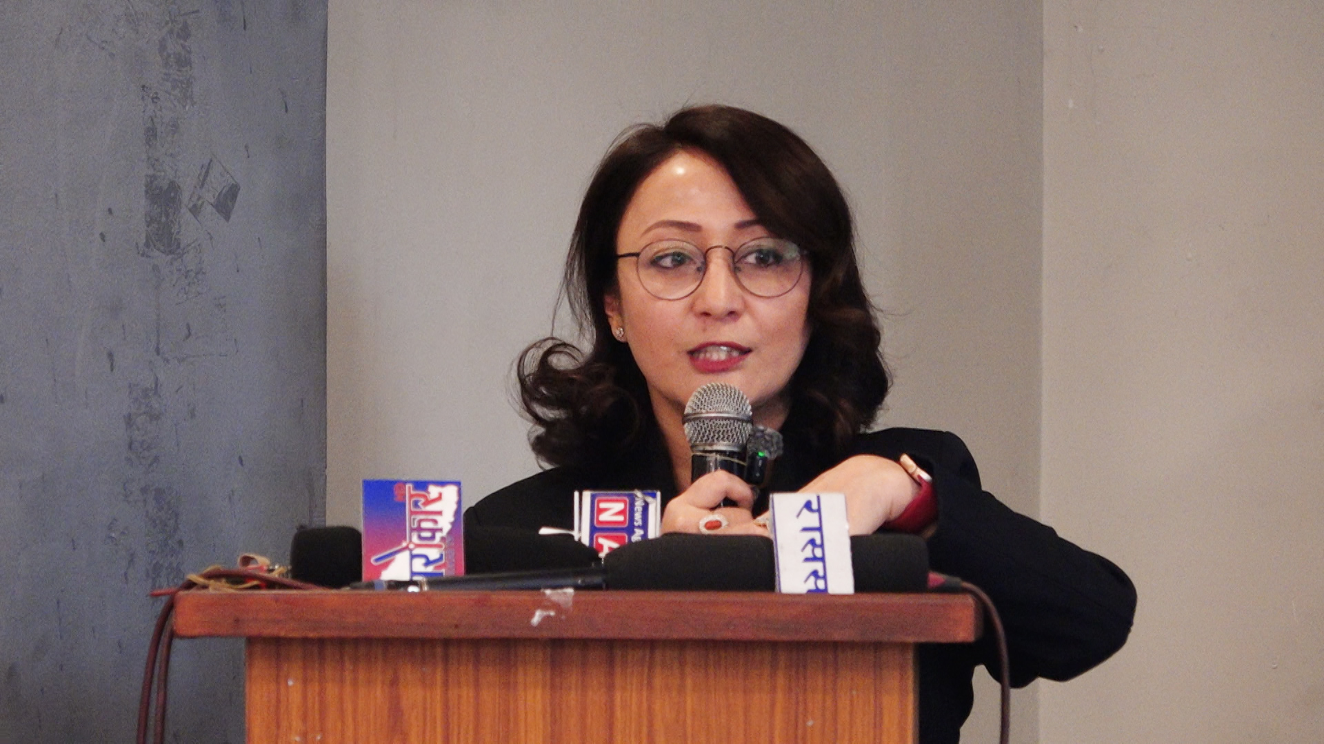 निर्वाचनका लागि सबै राजनीतिक दलहरुले तिब्र गतिमा काम गरिरहेका छन् : मन्त्री श्रेष्ठ