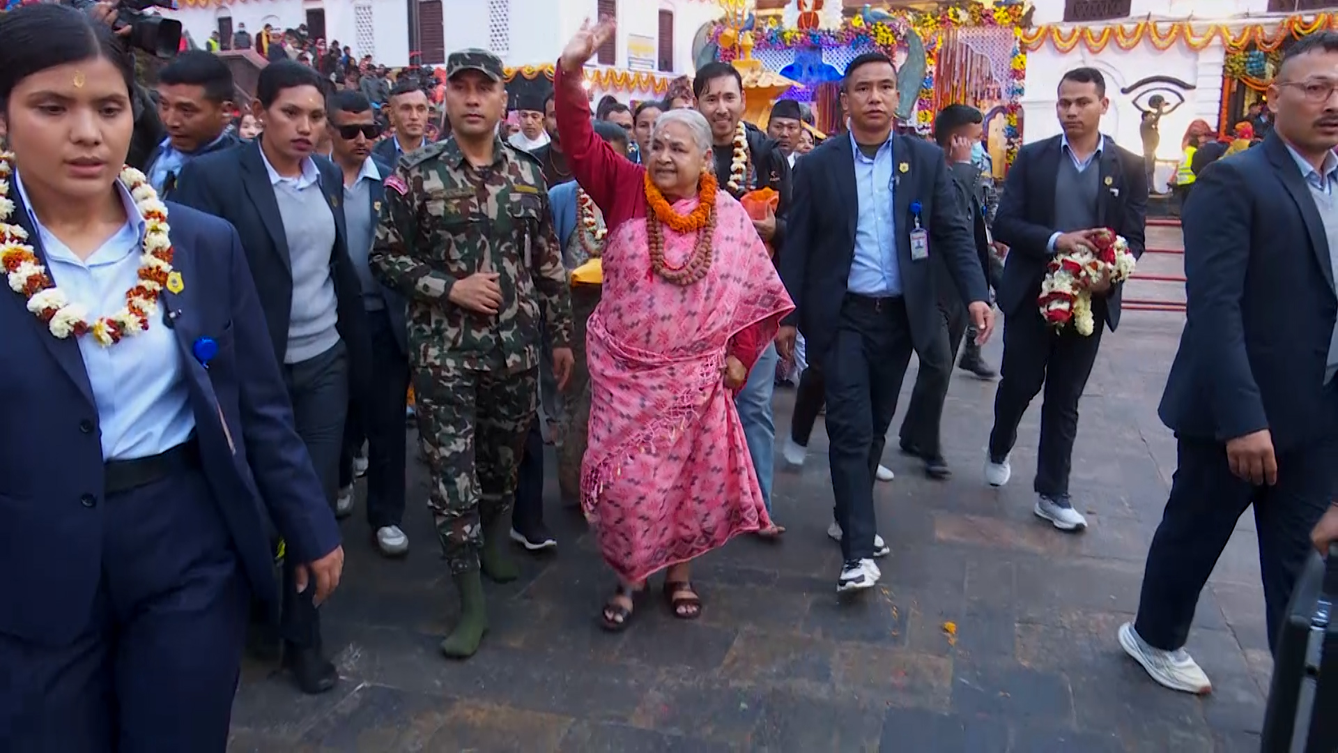 महाशिवरात्रिमा प्रधानमन्त्री कार्कीले गरिन् पशुपतिनाथ मन्दिरको दर्शन