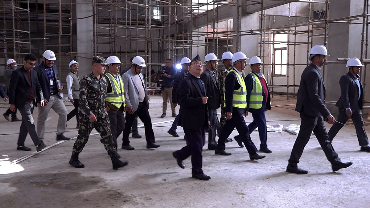 मन्त्री इङ्नाम र अध्यक्ष दाहालसहितको टोलीद्वारा निर्माणाधिन संसद भवनको अवलोकन