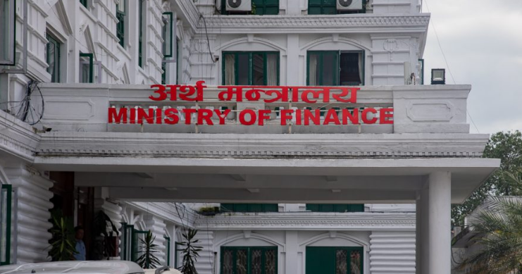 विद्युतीय गाडी भन्सार प्रकरणमा अर्थमन्त्रीलाई जोडेर गरिएका आरोपप्रति मन्त्रालयको आपत्ति 