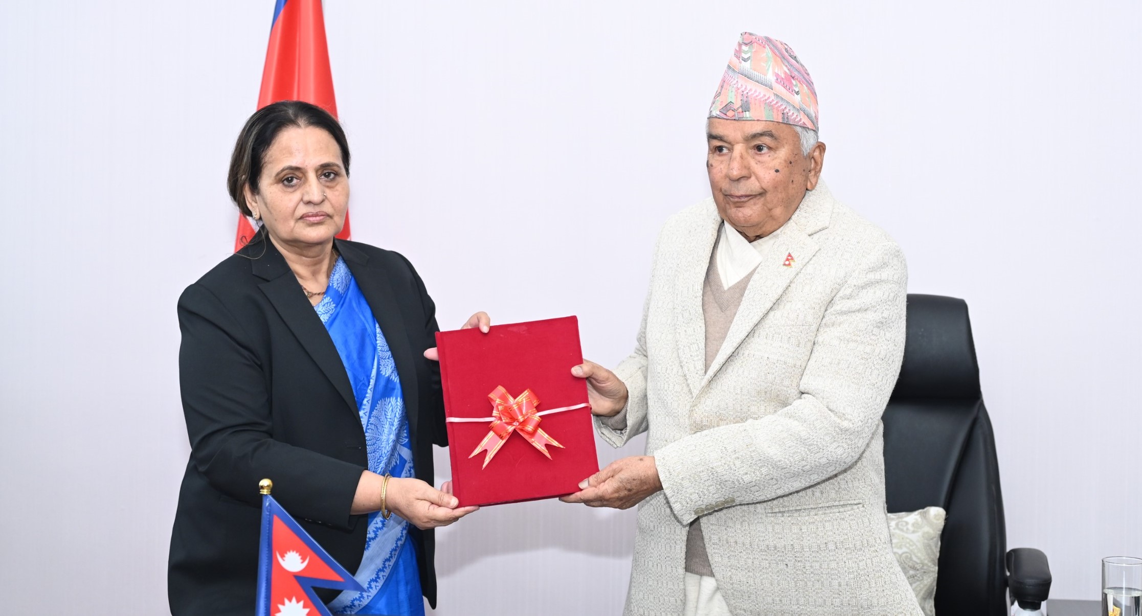 राष्ट्रपतिसमक्ष महान्यायाधिवक्ता कार्यालयको वार्षिक प्रतिवेदन पेस