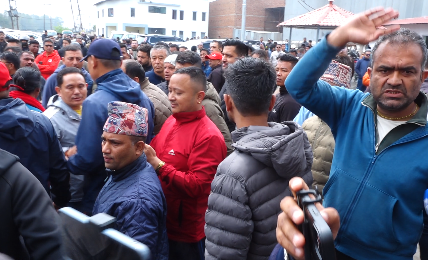 ओली पक्राउको विरोधमा माइतीघरमा दिउँसो ३ बजे प्रदर्शन हुँदै