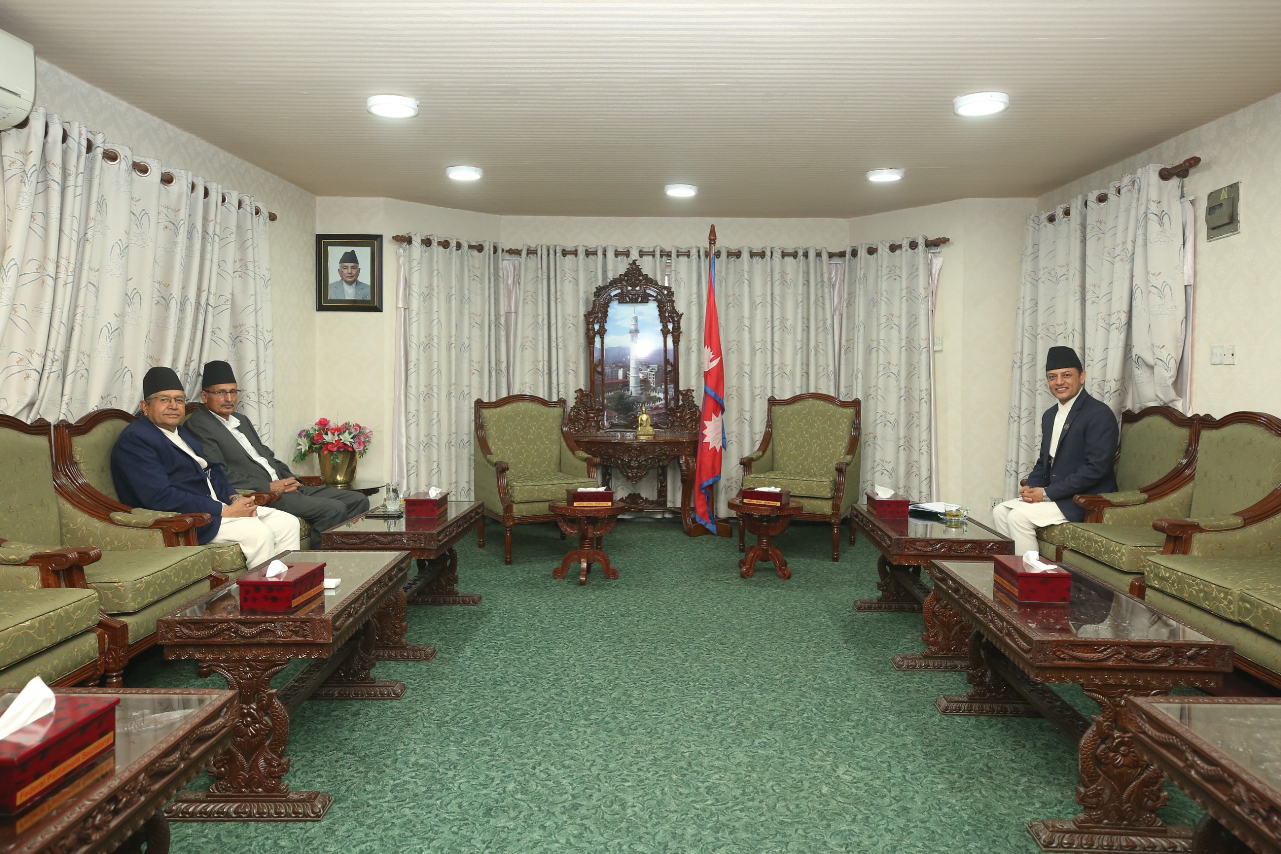 सभामुख अर्यालले गरे पूर्वसभामुख घिमिरे र अग्नि सापकोटासँग भेटवार्ता