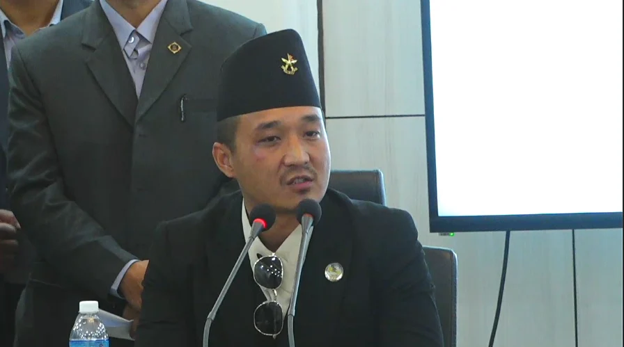 ३६ वर्षसम्म सुरक्षाकर्मीलाई हतकडी लगाइएको रहेछ : गृहमन्त्री गुरुङ