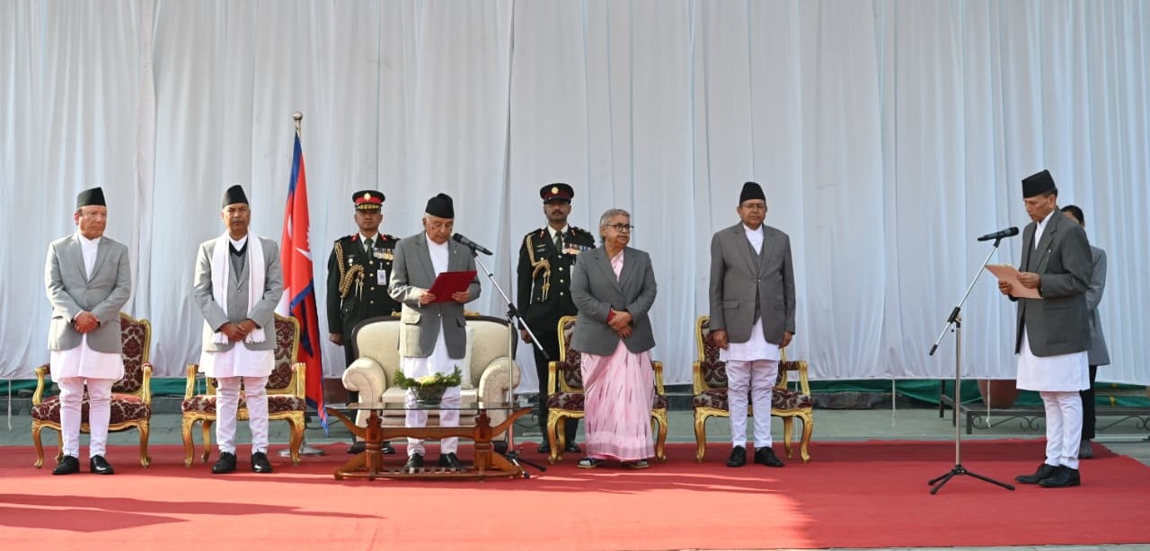 परराष्ट्रमन्त्री शर्माले लिए शपथ 