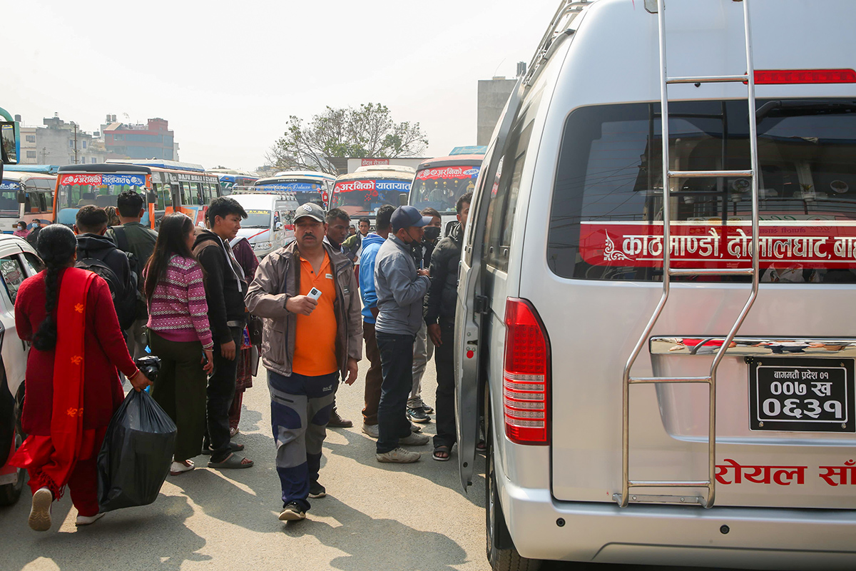 निर्वाचनका लागि गाउँ फर्किँदै मतदाता [फोटो फिचर]