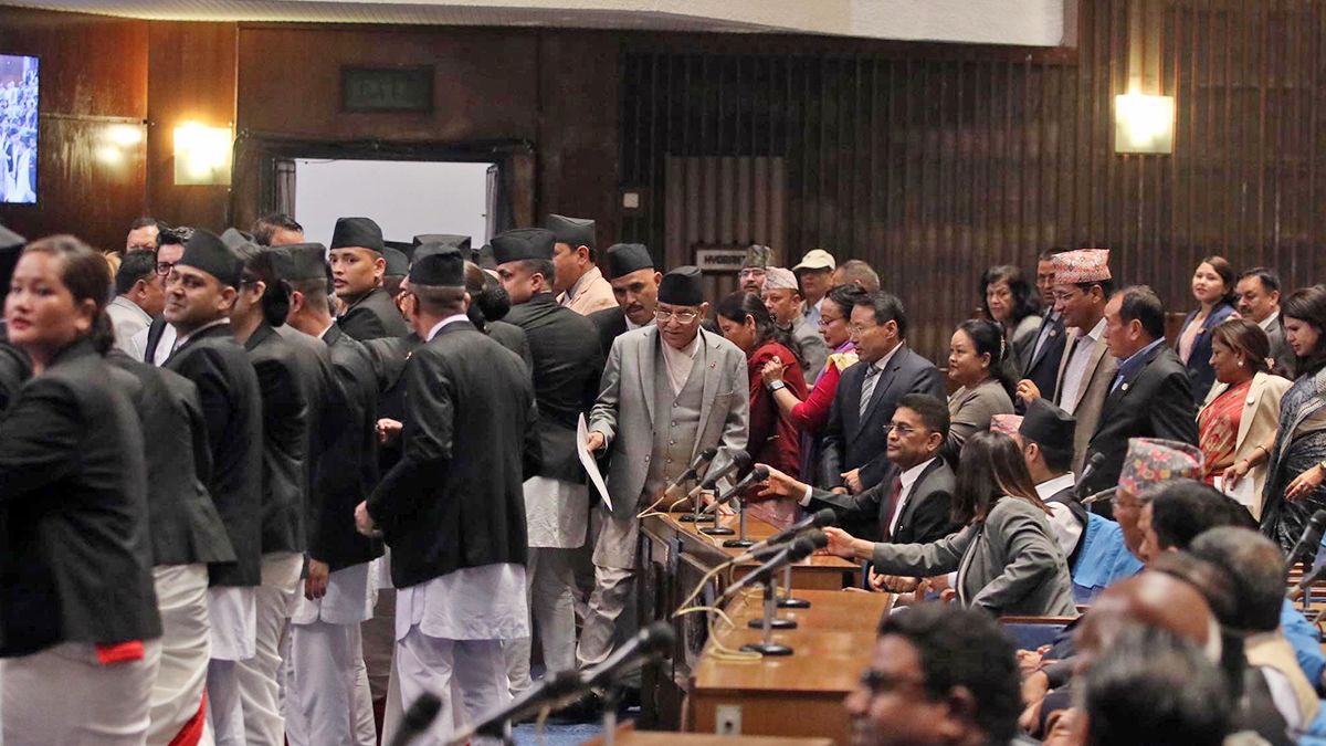 विपक्षीलाई घेराबन्दीमा राखेर प्रधानमन्त्रीले लिए विश्वासको मत