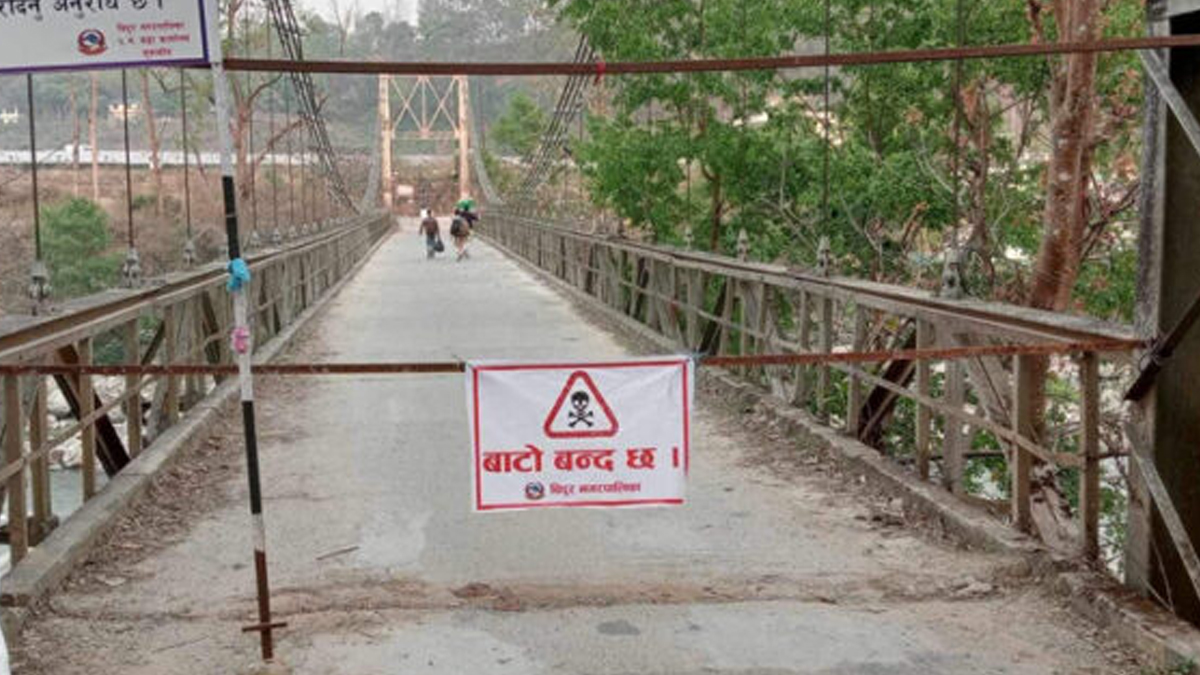 लठ्ठा चुँडिएपछि त्रिशूलीको पुल बन्द