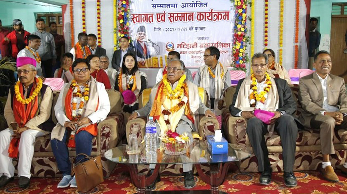 बालेनको पुर्ख्यैली घरमा पुगेका प्रचण्डले भने– सबै मिलेर व्यवस्था जोगाउनु छ, देश बनाउनु छ  