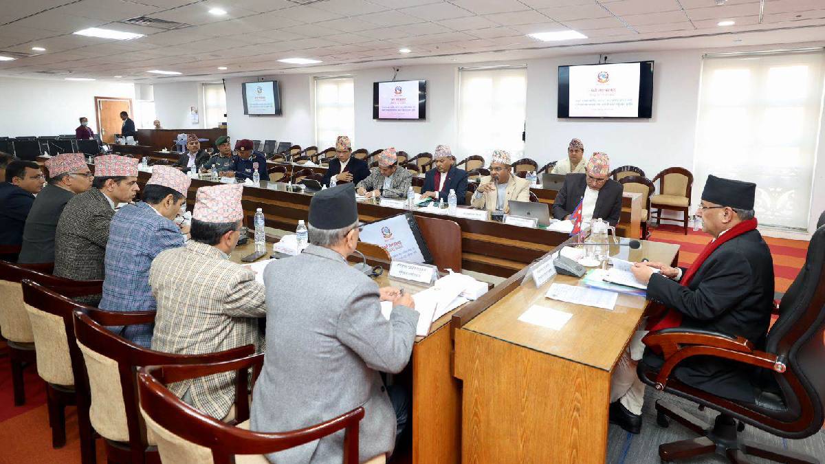 राजस्व चुहावट नियन्त्रण गर्नुस्, गलत गर्ने कसैलाई नछोड्नुस् : प्रधानमन्त्री प्रचण्ड
