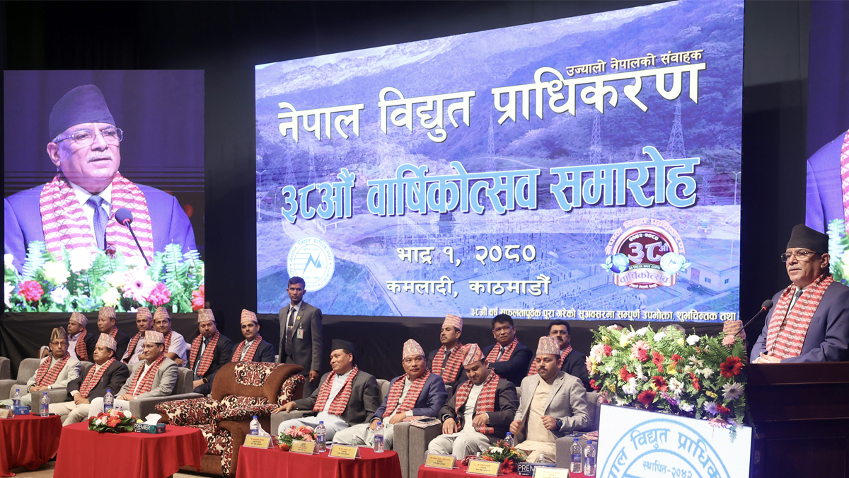 विकासका कार्यमा राजनीति नगर्न प्रधानमन्त्री दाहालको आग्रह 