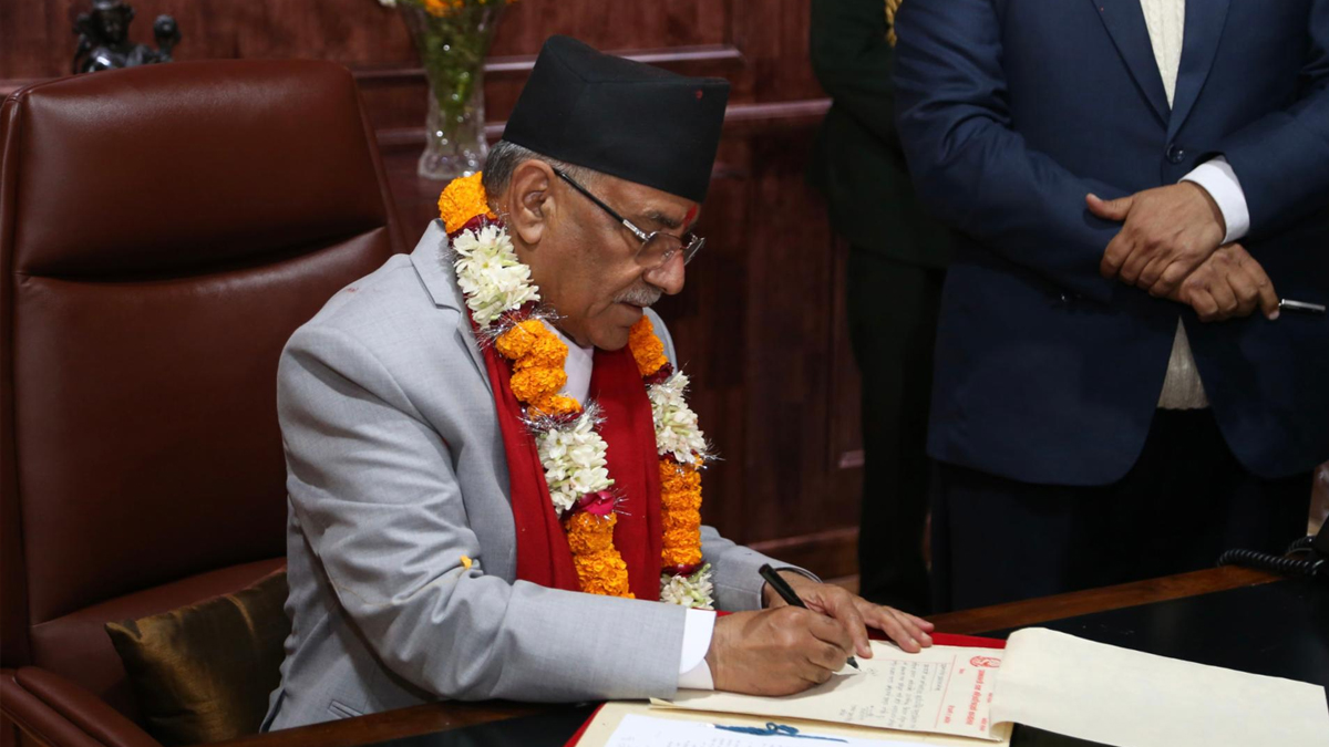 प्रधानमन्त्रीको पहिलो निर्णय– प्रधानमन्त्री कार्यालयको रणनीतिक सुधारका लागि अध्ययन गर्ने