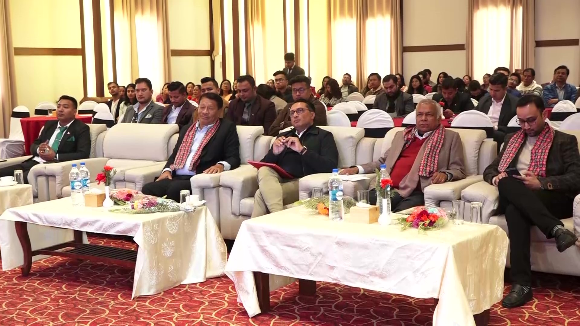 ‘नेपालमा नै सम्भावनाको खोजी गर्नुपर्छ’
