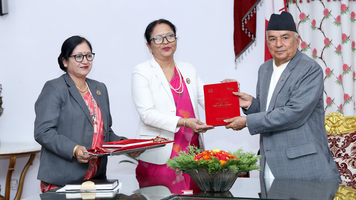 राष्ट्रपतिसमक्ष दुई आयोगका प्रतिवेदन प्रस्तुत