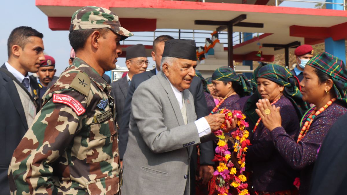 सहिदको बलिदानबाट प्रेरणा लिँदै मुलुक स्वर्ग बनाउने अभियानमा जुट्न राष्ट्रपतिको अपिल
