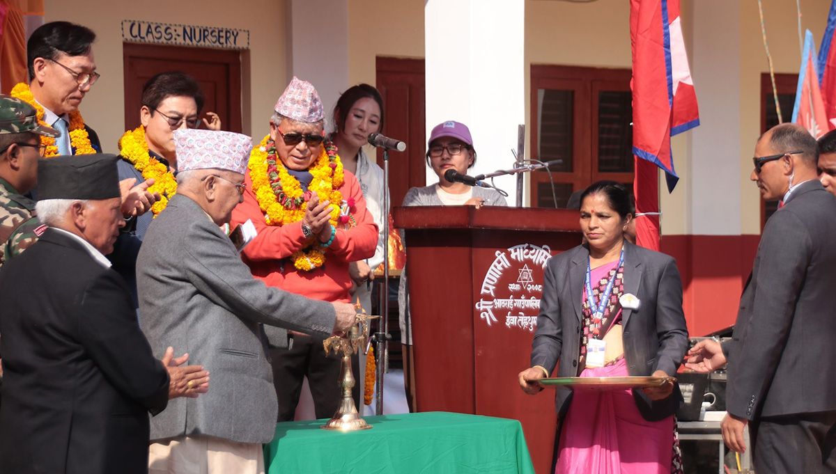 प्रधानमन्त्री ओलीद्वारा आफूले आधारभूत शिक्षा लिएको विद्यालयको भवन उद्घाटन