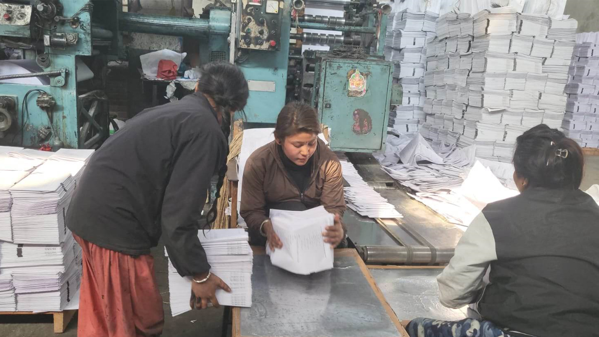 प्रधानमन्त्रीको चासोपछि समयमै पाउने भए विद्यार्थीले पुस्तक