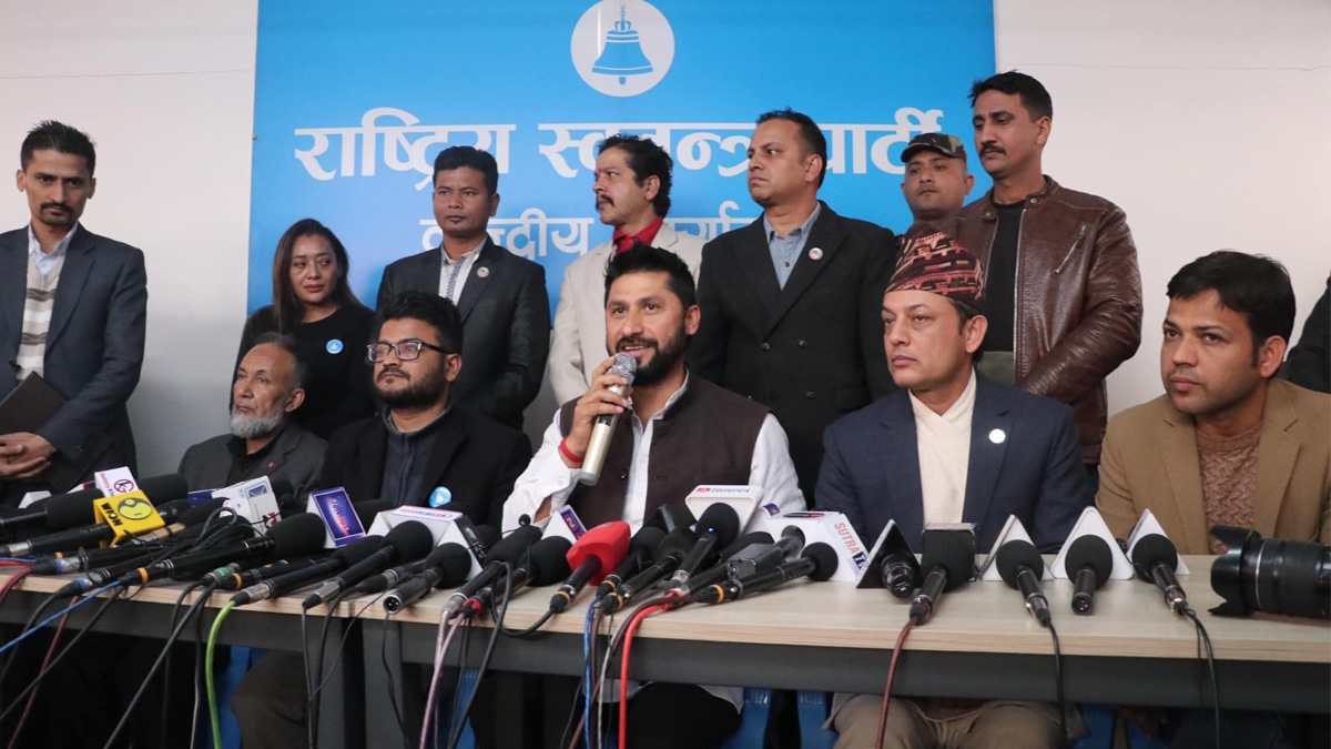 मिडिया सञ्चालक र पत्रकारमाथि नै खनिए रवि