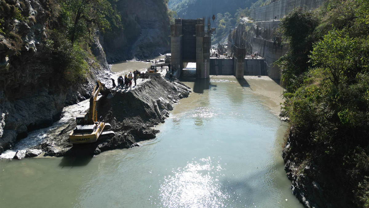 राहुघाट जलविद्युत् आयोजनाको डिसेन्डर निर्माण गर्न खोला फर्काइयो