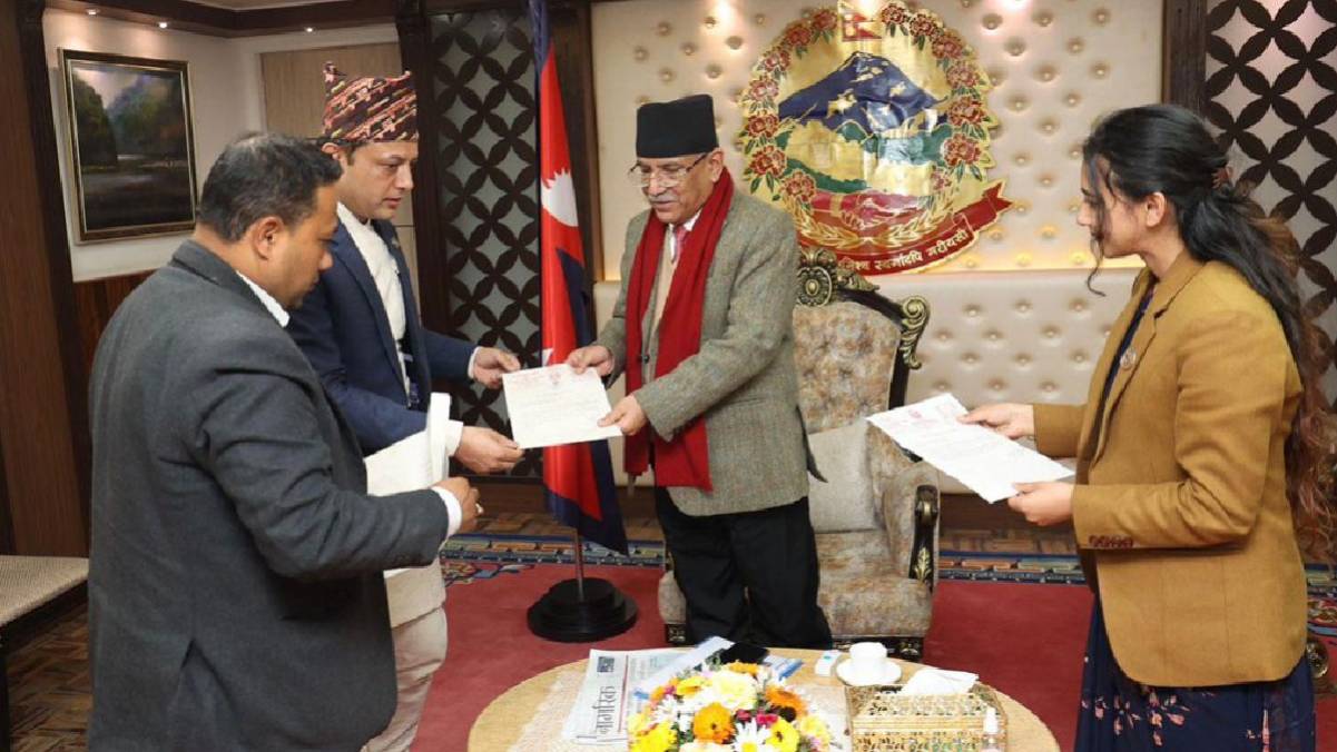 राजीनामा बुझाएका रास्वपाका ३ मन्त्रीहरुले पत्रकार सम्मेलन गर्दै