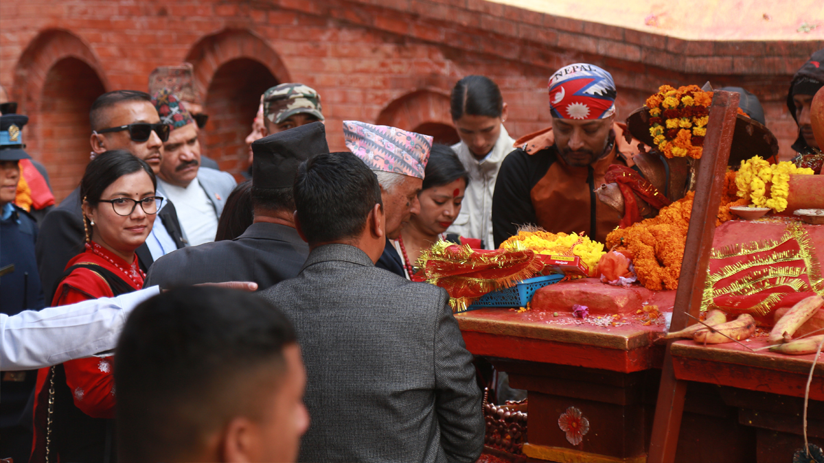 राष्ट्रपति पौडेलद्वारा शालीनदीमा पूजाअर्चना