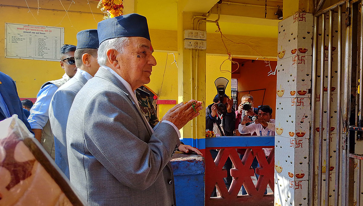 राष्ट्रपति पौडेलद्वारा जलेश्वरनाथमा पूजा