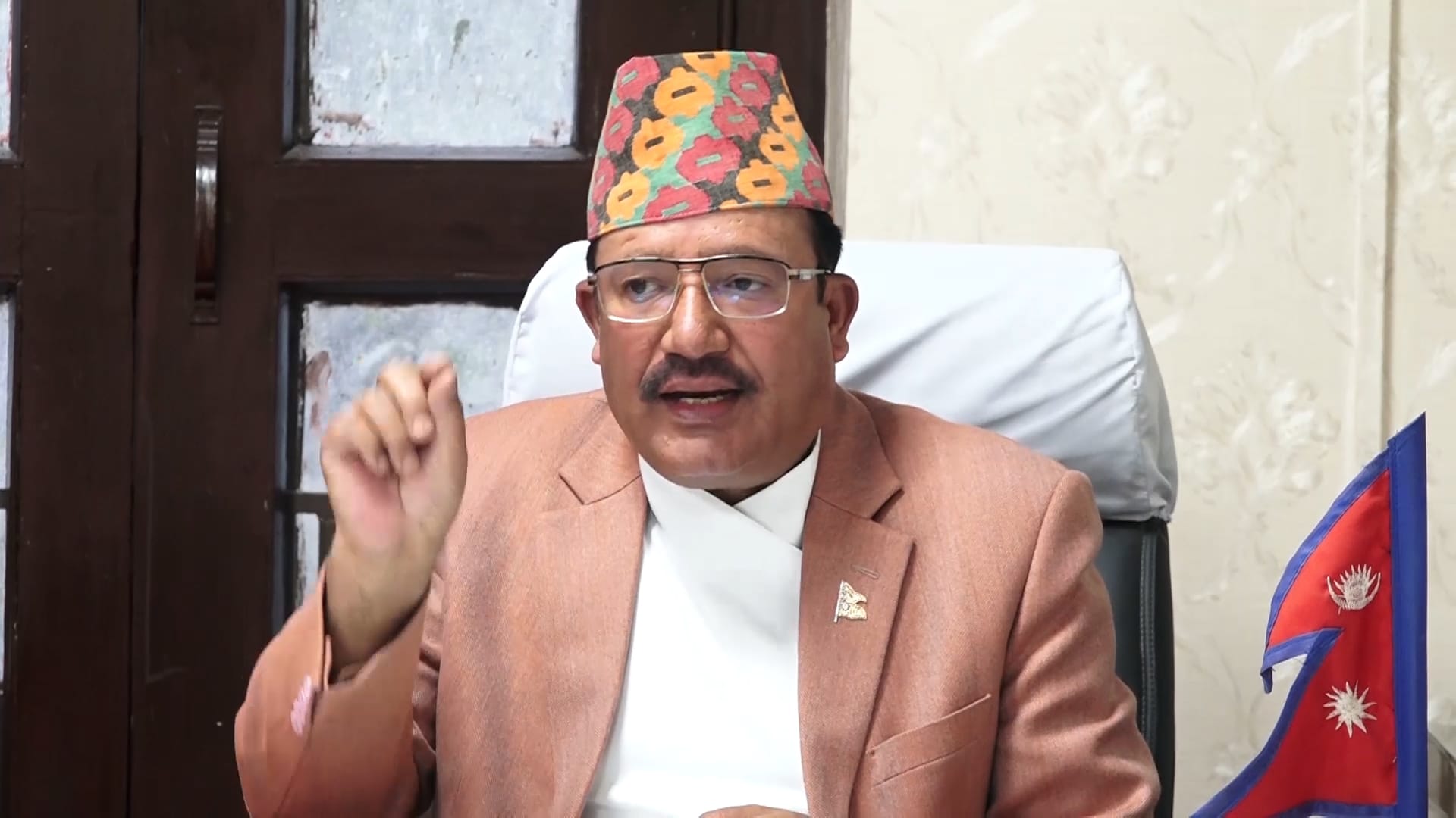 काबा प्रमुख आयुक्त भण्डारीले कर्मचारीलाई निर्देशन दिँदै भने– निर्वाचन सम्पन्न गर्न कम्मर कसेर लाग्नुस्