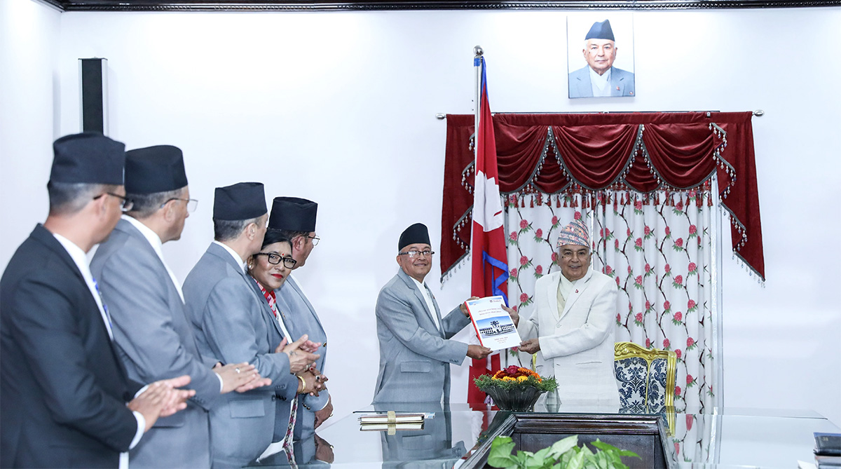 राष्ट्रपतिसमक्ष राष्ट्रियसभा निर्वाचन प्रतिवेदन प्रस्तुत